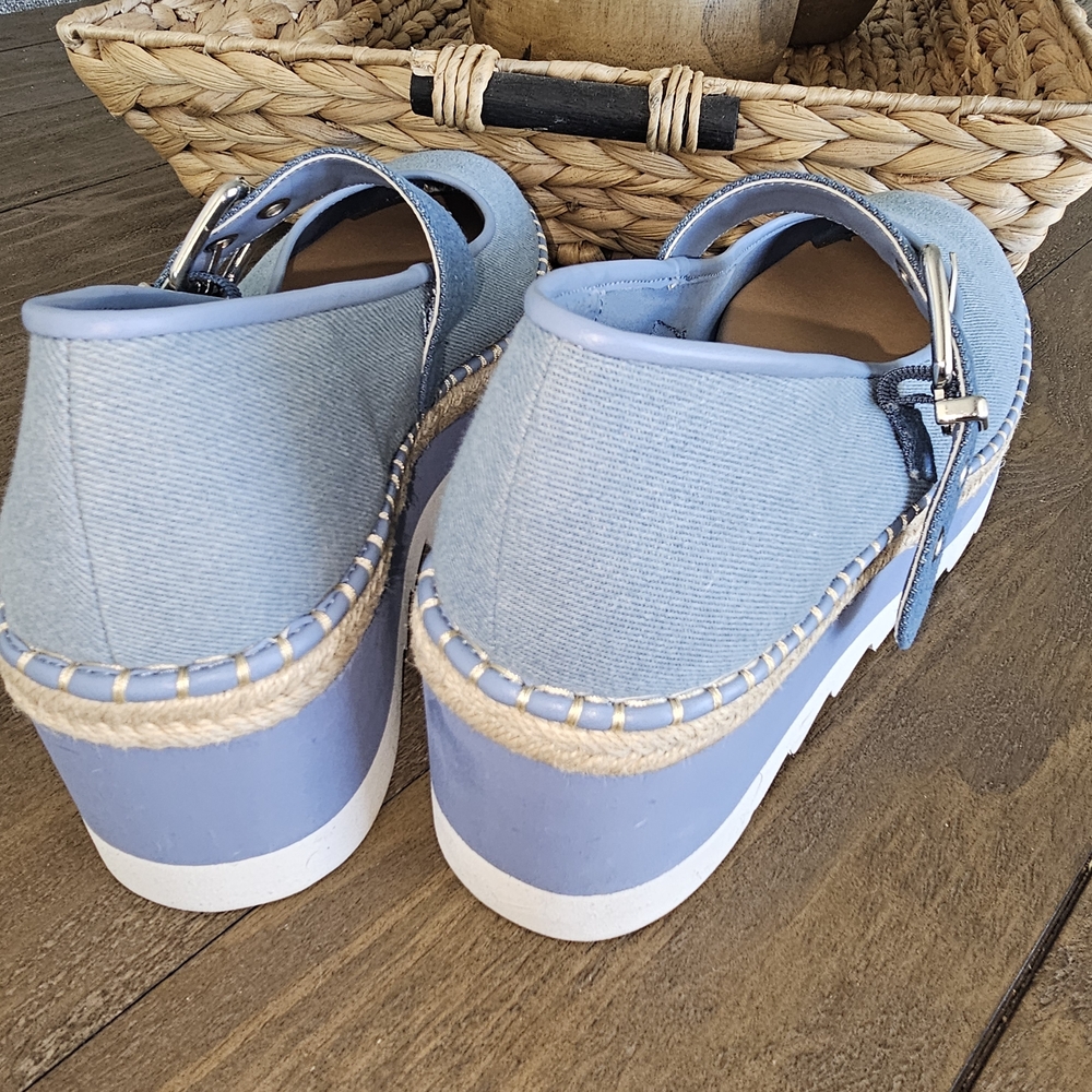 NWOB Chelsea & Violet Comfortable Blue Denim Shoes W/Buckle Size 10 - Picture 3 of 5